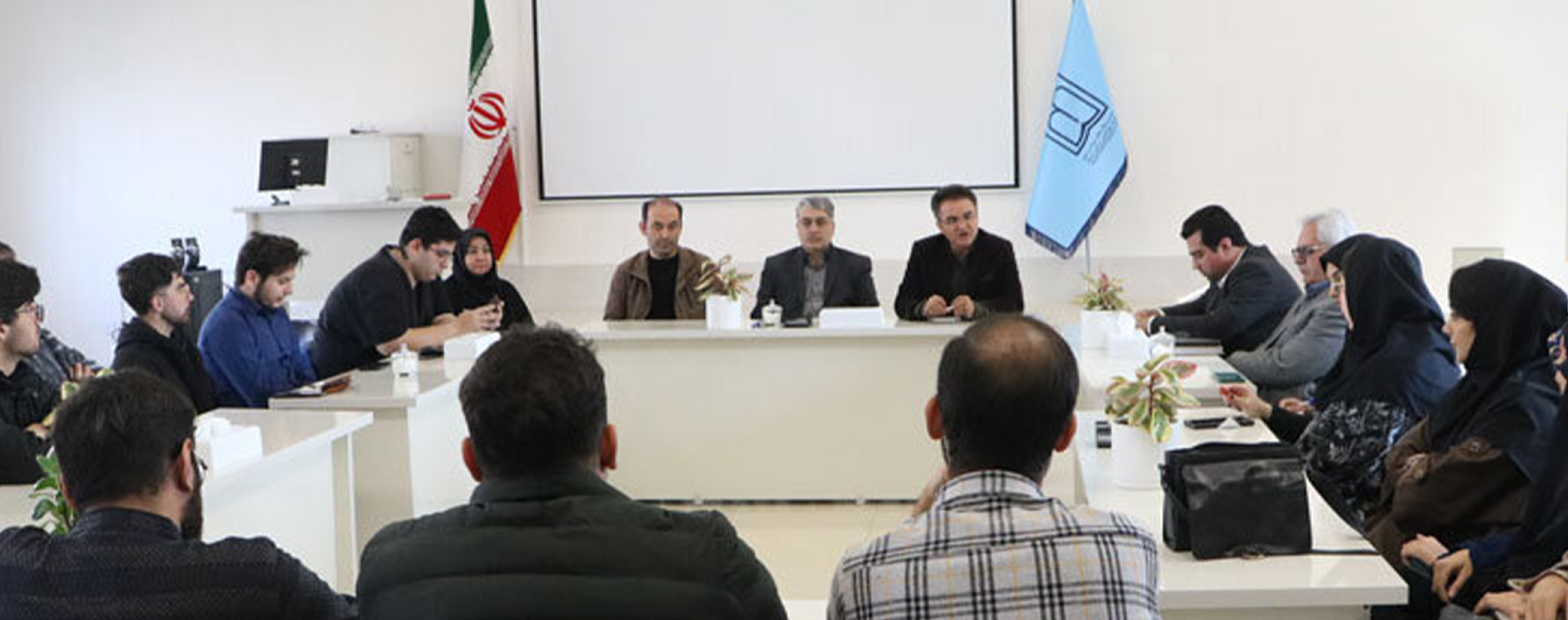 نشست صمیمی دانشجویان با نماینده بازرسی وزارت بهداشت